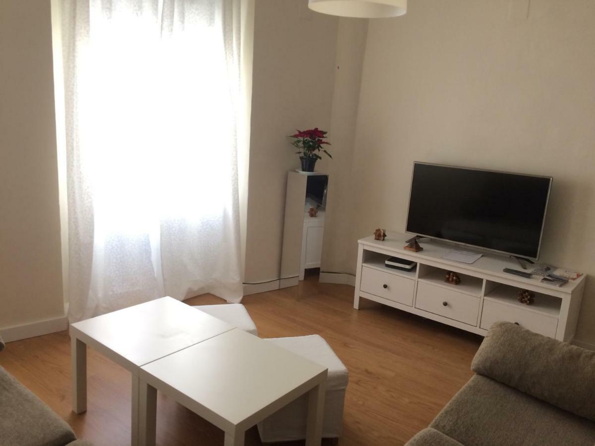 Peris Mencheta Apartment Севиля Екстериор снимка